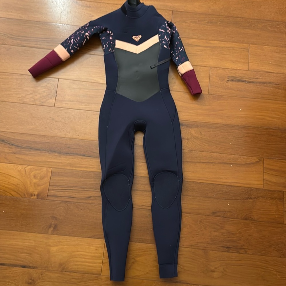 Girls size 10 Roxy wetsuit excellent condition